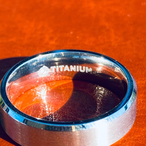 Titanium ring - Picture 4 of 7